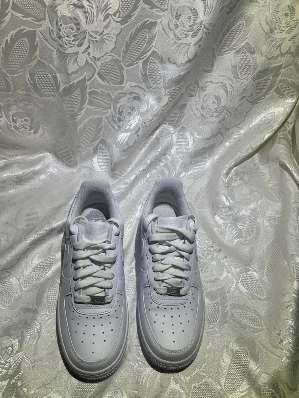 Nike White Mesh-Lined Low-Top Sneakers - Picture 9 of 9